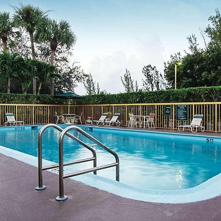 La Quinta Inn By Wyndham West Palm Beach - Florida Turnpike Extérieur photo