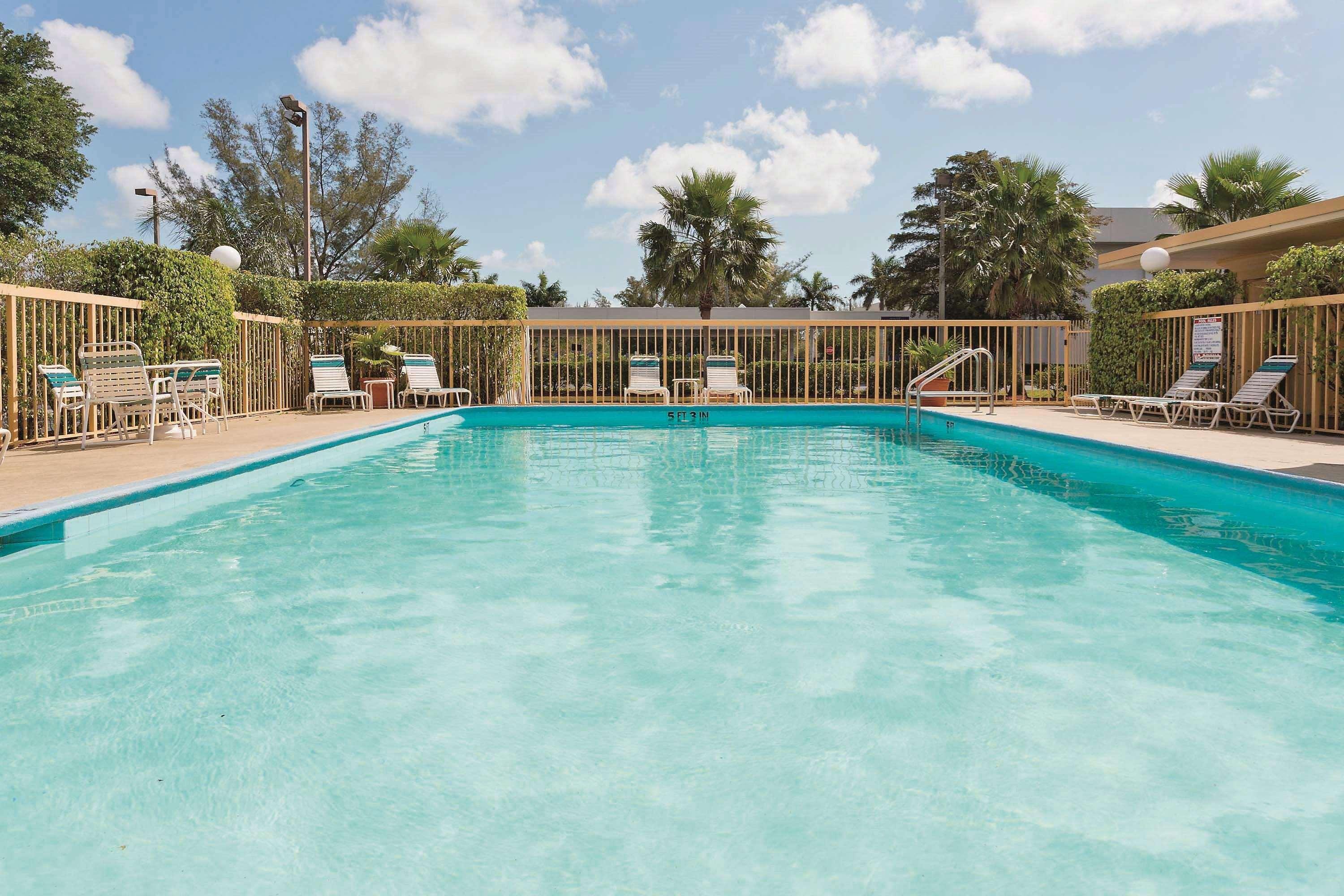 La Quinta Inn By Wyndham West Palm Beach - Florida Turnpike Extérieur photo